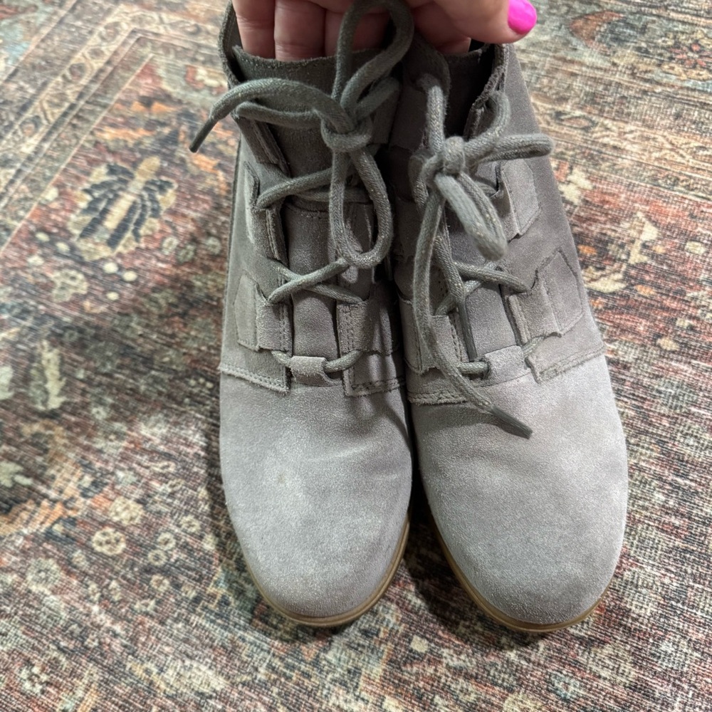 Sorel Evie Lace-Up Wedge Bootie Gray Suede 8.5 - Picture 7 of 9